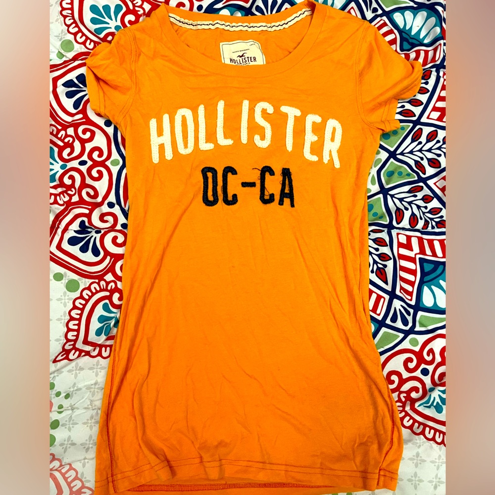 Two Hollister t-shirts. Multicolored. US size M. Decent condition. - Picture 5 of 6